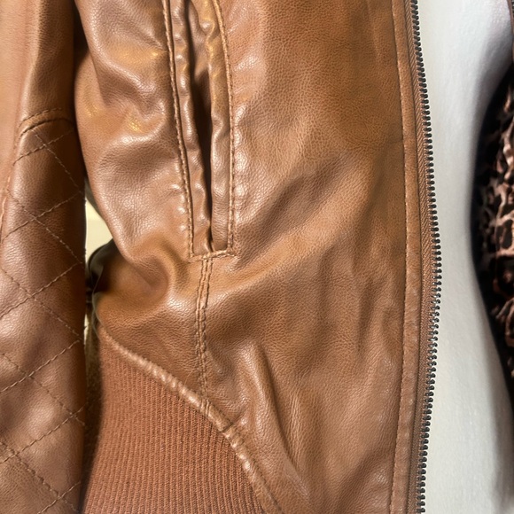 Ci sono faux leathered small woman’s jacket - Picture 5 of 16